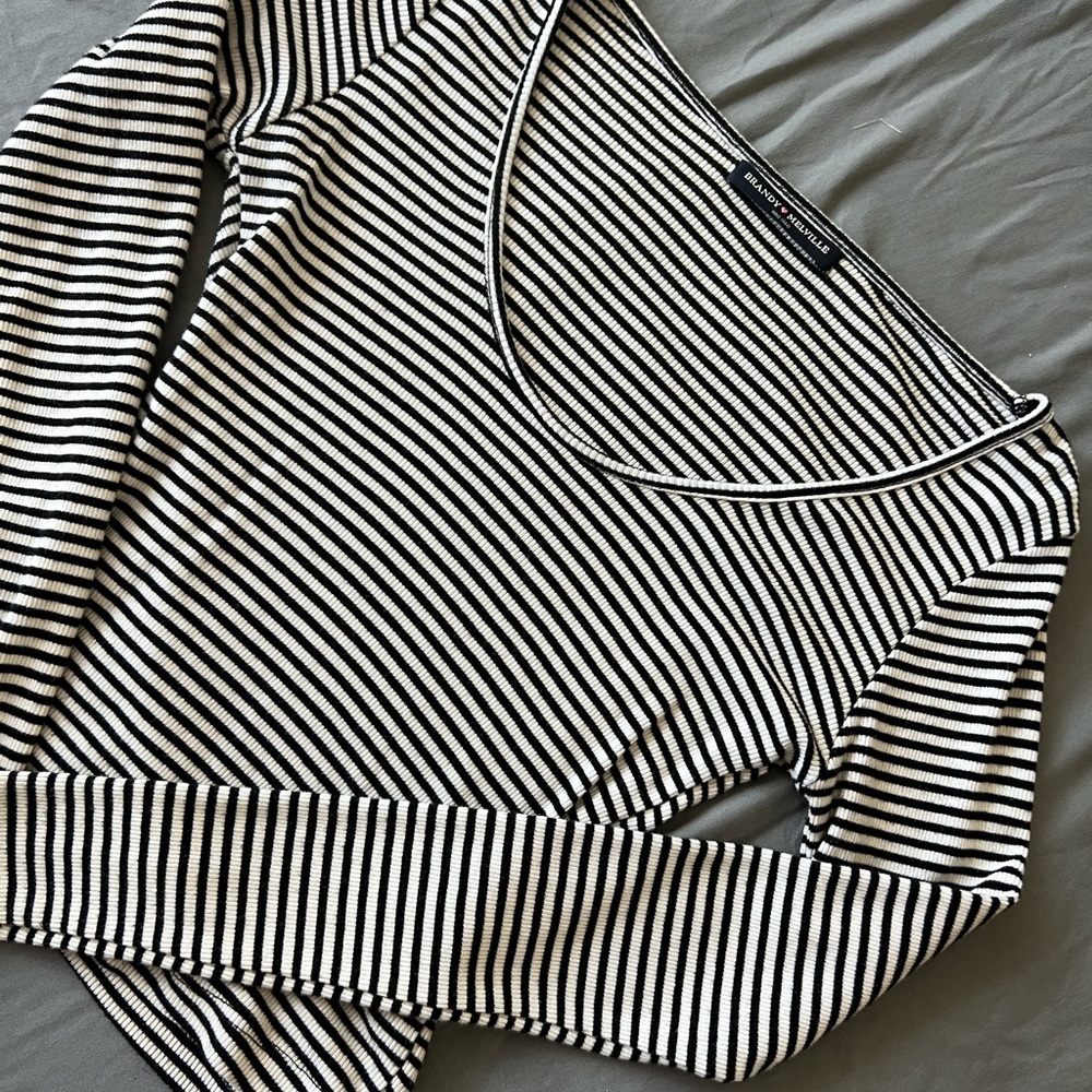 BRANDY MELVILLE TOP